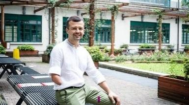 Carlo Antonini nel Dipartimento di Scienza dei Materiali